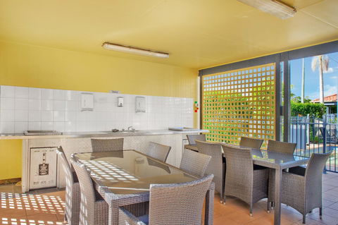 South Pacific Apartments - Accommodation QLD 6