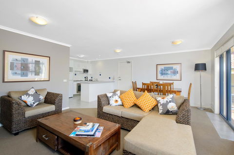 South Pacific Apartments - Accommodation QLD 8