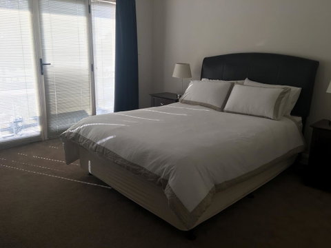 Travers Street Apartment - Accommodation QLD 2