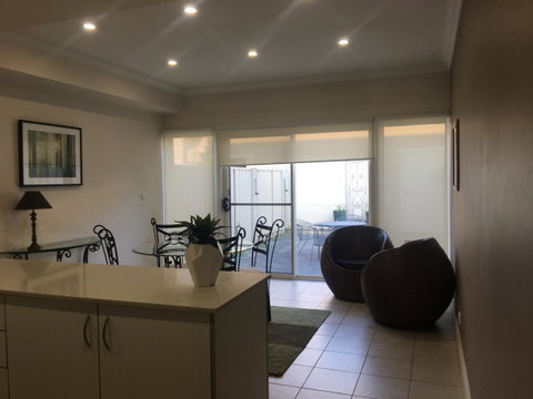 Travers Street Apartment - Accommodation QLD 3