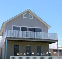 Red Waratah - Accommodation QLD