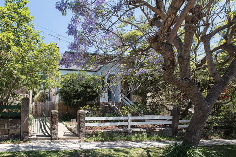 Elegant Family Home Close To Harbour And Views - Accommodation QLD 15