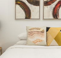 Elegant family home close to harbour and views - Accommodation QLD
