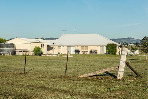 Madigan Wine Country Cottages - Accommodation QLD 32