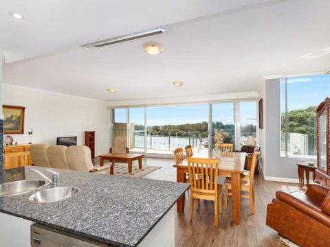 Regatta 13 - Accommodation QLD 9