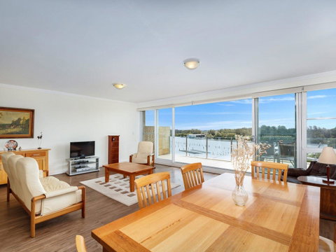 Regatta 13 - Accommodation QLD 5