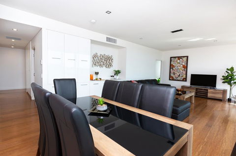 The Penthouse - Accommodation QLD 8