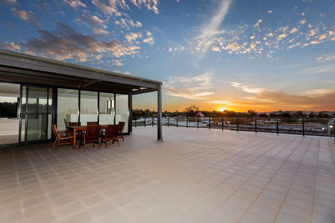 The Penthouse - Accommodation QLD 33