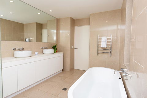 The Penthouse - Accommodation QLD 14