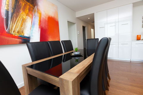 The Penthouse - Accommodation QLD 7