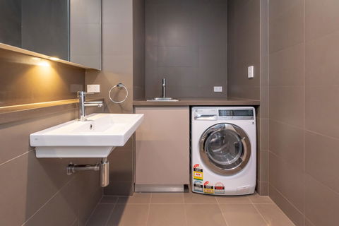 Olympic Park Sunshine 2 Bedrooms Apts With Private Parking - Accommodation QLD 24