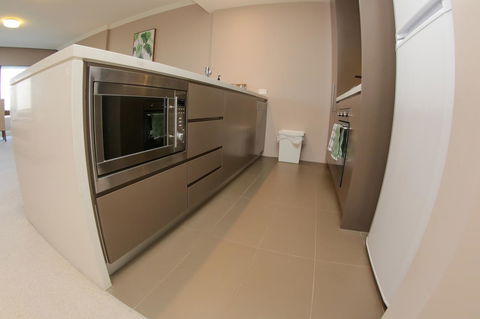 Olympic Park Sunshine 2 Bedrooms Apts With Private Parking - Accommodation QLD 8