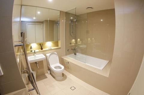 Olympic Park Sunshine 2 Bedrooms Apts With Private Parking - Accommodation QLD 15