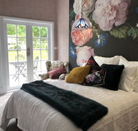 Chanticleer Gardens - Accommodation QLD