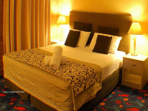 Fern Bay Motel - Accommodation QLD 3