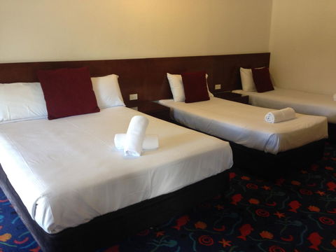 Fern Bay Motel - Accommodation QLD 13