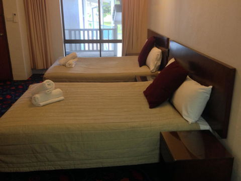 Fern Bay Motel - Accommodation QLD 6