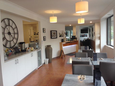 Fern Bay Motel - Accommodation QLD 23