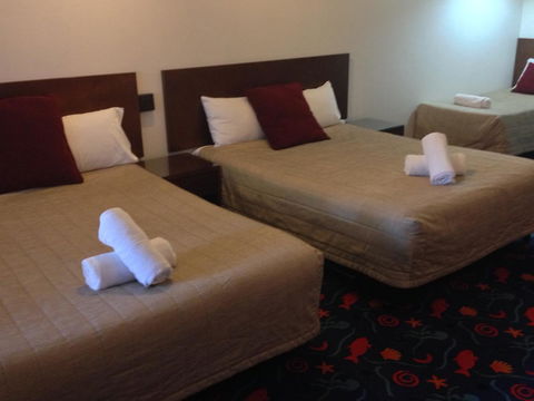 Fern Bay Motel - Accommodation QLD 5