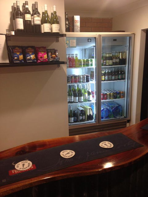 Fern Bay Motel - Accommodation QLD 18