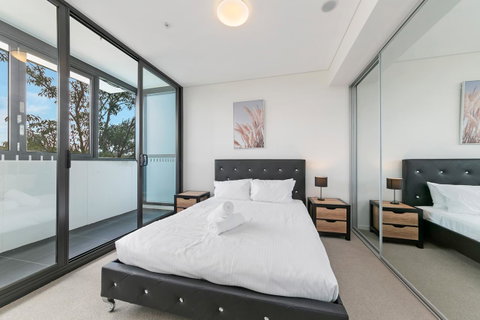 Stylish And Neat Two Bed Apartment In Wentworth Point - Accommodation QLD 7