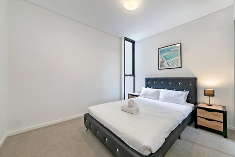 Stylish And Neat Two Bed Apartment In Wentworth Point - Accommodation QLD 6
