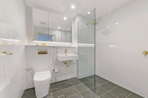 Stylish And Neat Two Bed Apartment In Wentworth Point - Accommodation QLD 9