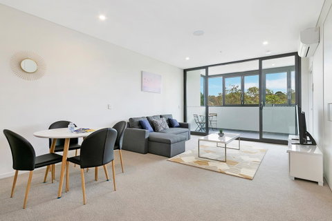 Stylish And Neat Two Bed Apartment In Wentworth Point - Accommodation QLD 4