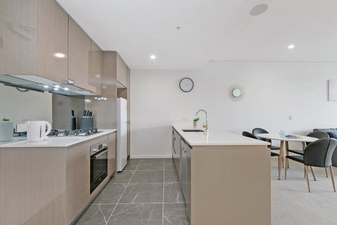 Stylish And Neat Two Bed Apartment In Wentworth Point - Accommodation QLD 5
