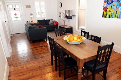 Thelma's Temora - Accommodation QLD 7