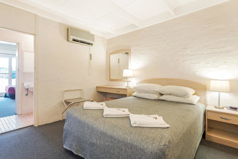 Black Dolphin Resort Motel & Apartments - Accommodation QLD 18