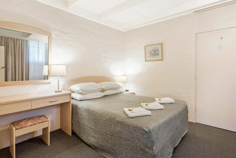 Black Dolphin Resort Motel & Apartments - Accommodation QLD 38