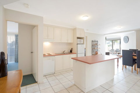 Black Dolphin Resort Motel & Apartments - Accommodation QLD 5