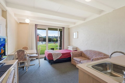 Black Dolphin Resort Motel & Apartments - Accommodation QLD 16