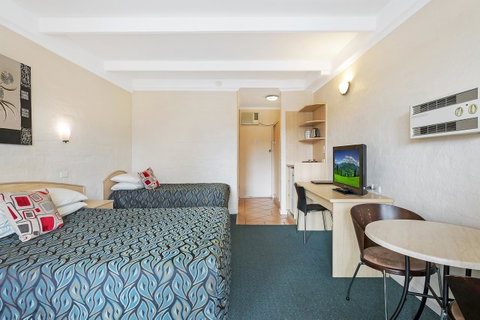 Black Dolphin Resort Motel & Apartments - Accommodation QLD 12