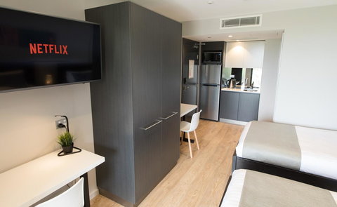 Studio 8 Residences - Adults Only - Accommodation QLD 4