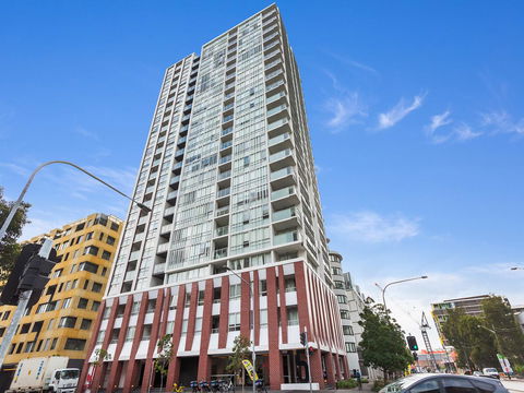 Gadigal Groove - Modern And Bright 3BR Executive Apartment In Zetland With Views - Accommodation QLD 10