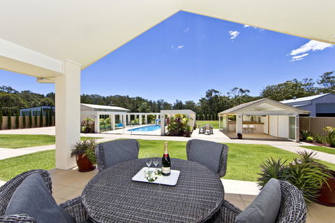One Mile Mansion - Private Coastal Retreat FREE FAMILY ADVENTURE PASS - Accommodation QLD 1