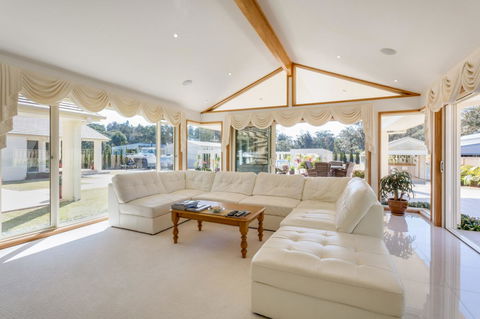 One Mile Mansion - Private Coastal Retreat FREE FAMILY ADVENTURE PASS - Accommodation QLD 11