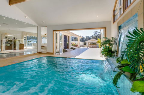 One Mile Mansion - Private Coastal Retreat FREE FAMILY ADVENTURE PASS - Accommodation QLD 5