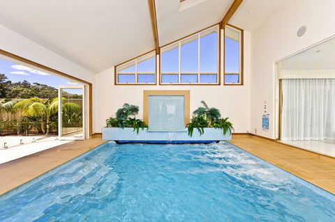 One Mile Mansion - Private Coastal Retreat FREE FAMILY ADVENTURE PASS - Accommodation QLD 4