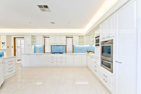 One Mile Mansion - Private Coastal Retreat FREE FAMILY ADVENTURE PASS - Accommodation QLD 2