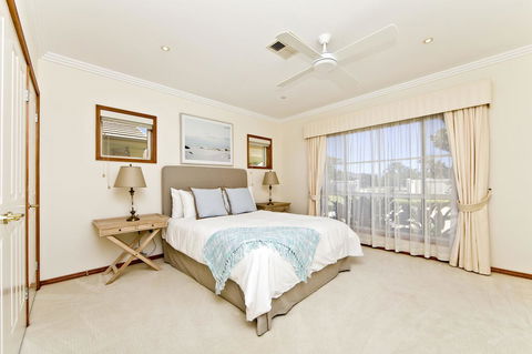 One Mile Mansion - Private Coastal Retreat FREE FAMILY ADVENTURE PASS - Accommodation QLD 15