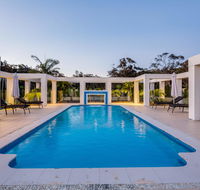 One Mile Mansion - Private Coastal Retreat FREE FAMILY ADVENTURE PASS - Accommodation QLD