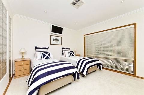 One Mile Mansion - Private Coastal Retreat FREE FAMILY ADVENTURE PASS - Accommodation QLD 17