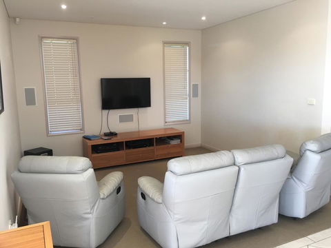 OceanScape Luxury Beachfront Villas - Accommodation QLD 1