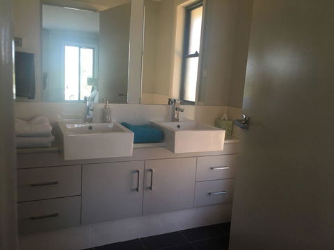 Sydney Amazing Holiday Home Bridal BnB - Accommodation QLD 10