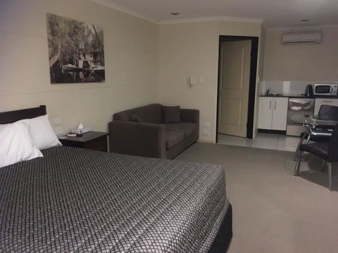 Balranald Club Motel - Accommodation QLD 4
