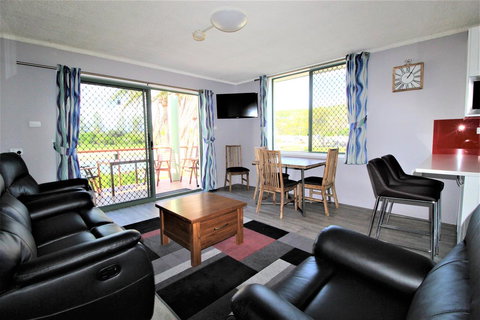 Beachfront 3, 25 Willow Street - Accommodation QLD 2