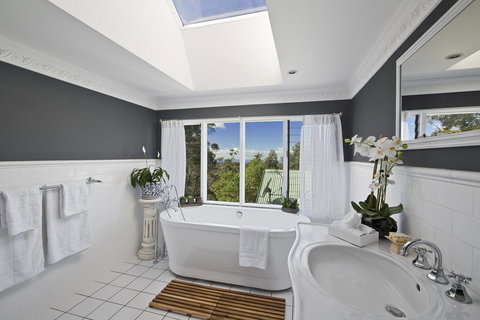 Mountainside B & B - Accommodation QLD 10